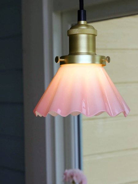 August 15 Fönsterlampa Borstad mässing/Rosa