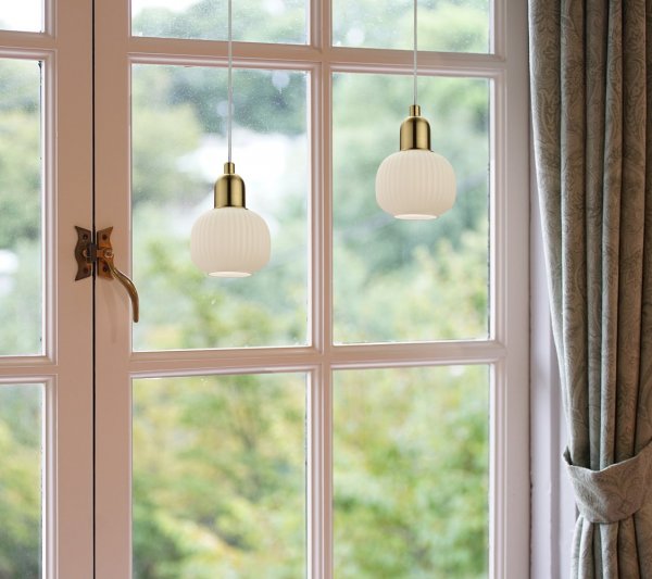 Elin Fönsterlampa Mässing/Opal