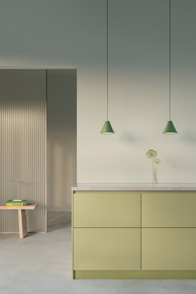 Belle Pendel Ø15 reseda green i ett kök