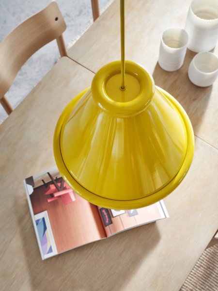 Detalj av Belle Pendel Ø36 honey yellow uppifrån