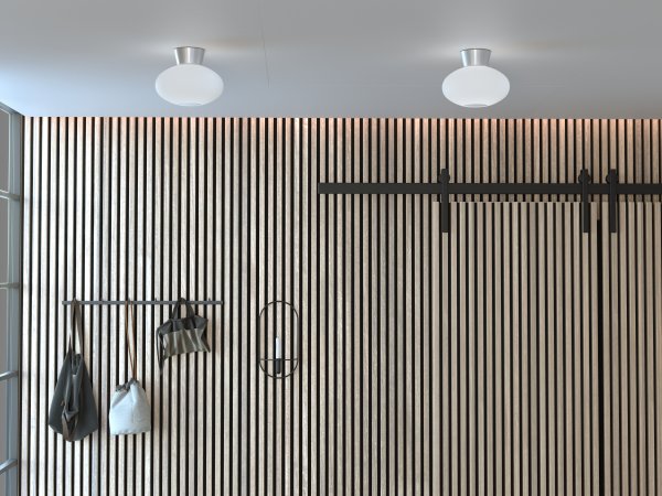 Bullo Plafond aluminium/opal glas i en hall