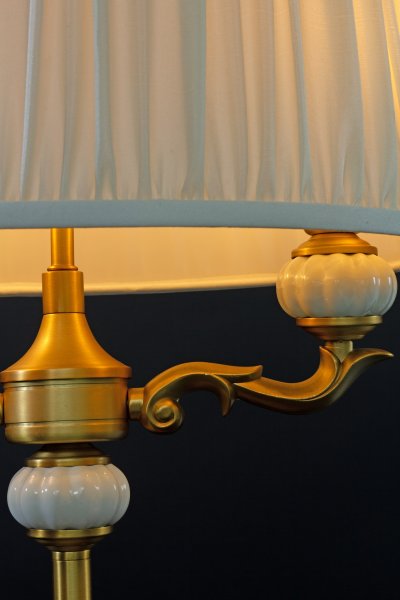 TOULOUSE Bordslampa Guld/Naturvit