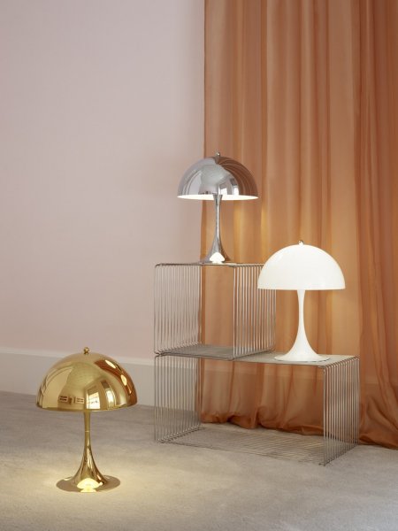 Bordlampa Panthella 320, Mässing