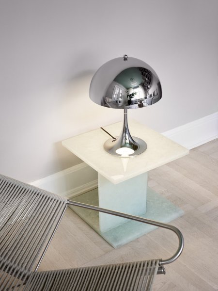 Bordlampa Panthella 320, Förkromad Högglans